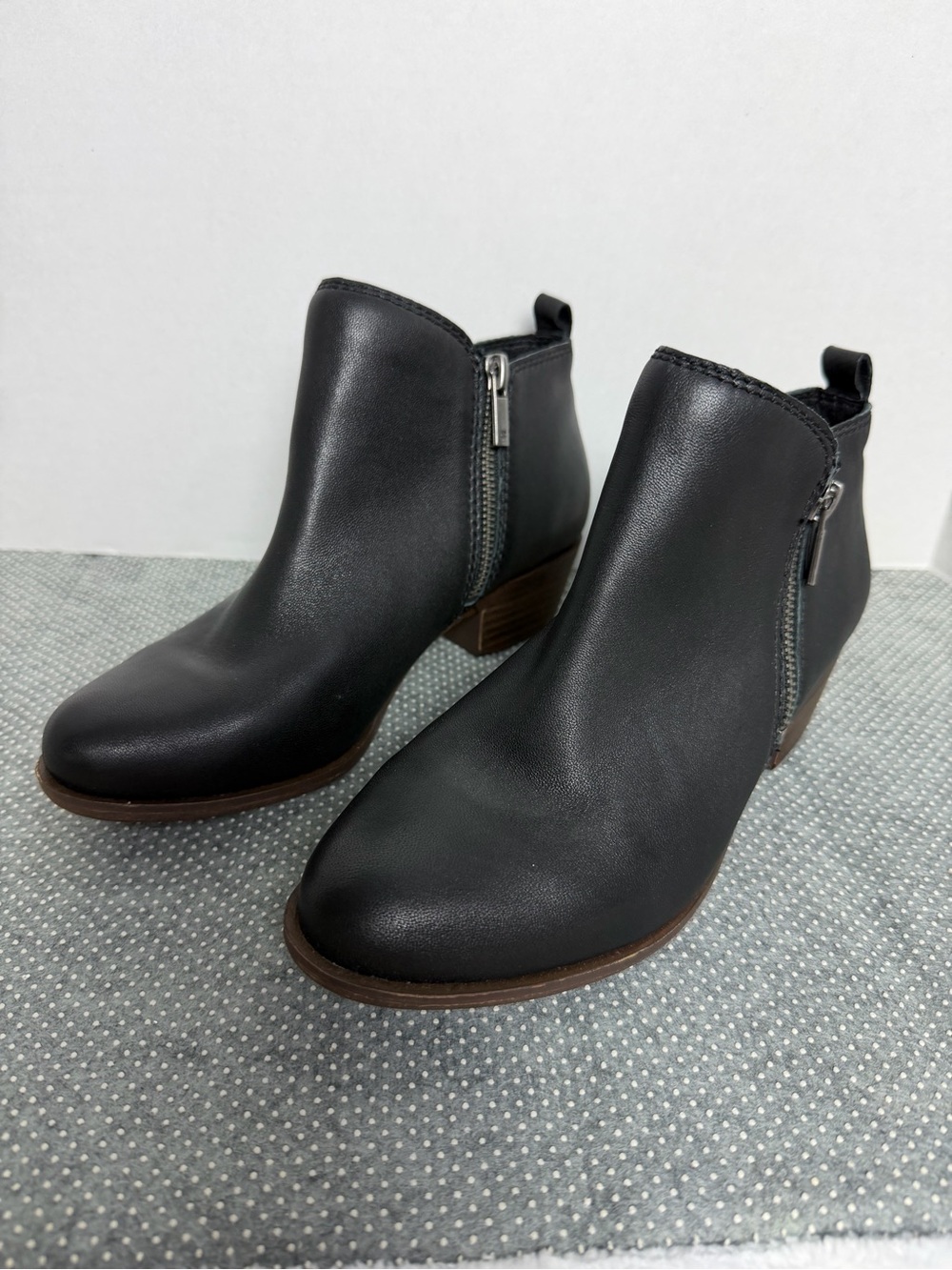 Lucky Brand Women’s Black Ankle Bootie with Side Zipper size 7w - Picture 2 of 9